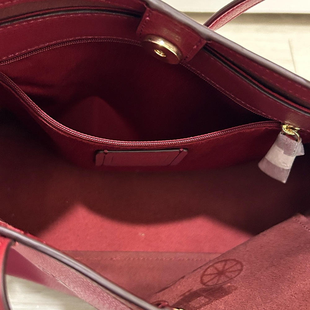 Coach (NWT) Tote 27 in Colorblock With Horse And Carriage - Picture 14 of 16